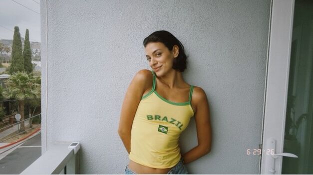 Laysla De Oliveira