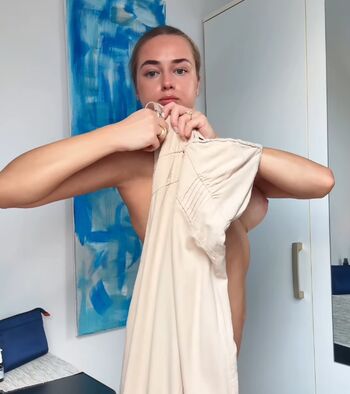 Full leaked Leah violet page private onlyfans photo