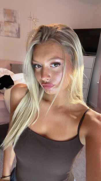 LeilaLovesCash