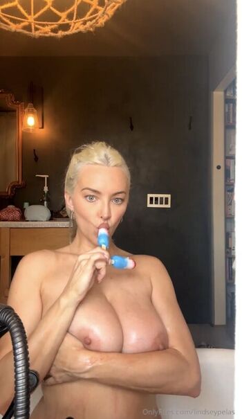 Lindsey Pelas
