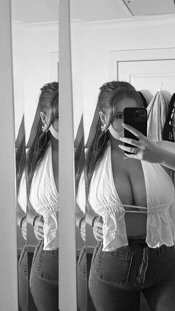Full leaked Liv drake private onlyfans photo