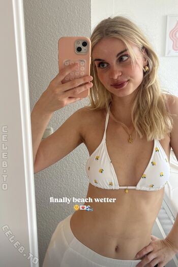 Full leaked Livingwithleenaa private onlyfans photo