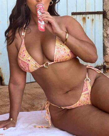 Full leaked Livrah private onlyfans photo