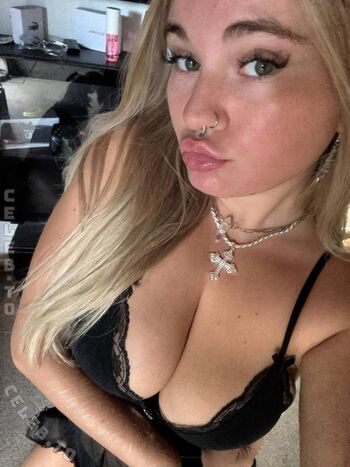 Full leaked Lizzy cherry private onlyfans photo