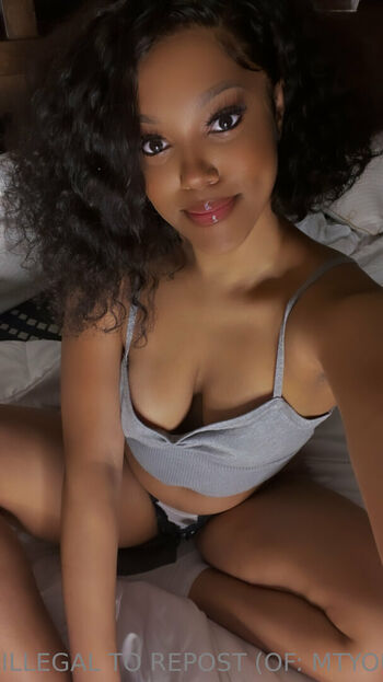 Full leaked Lola teases private onlyfans photo
