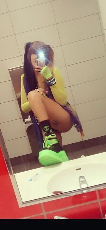 Full leaked Lolatoxicbunnii private onlyfans photo