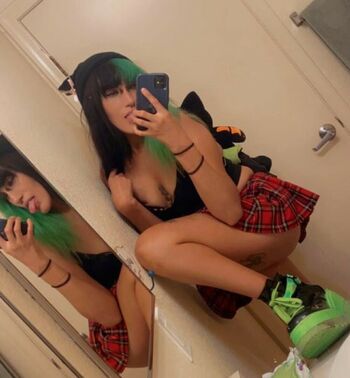 Full leaked Lolatoxicbunnii private onlyfans photo
