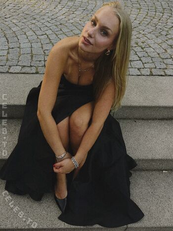 Full leaked Loulou fbl private onlyfans photo