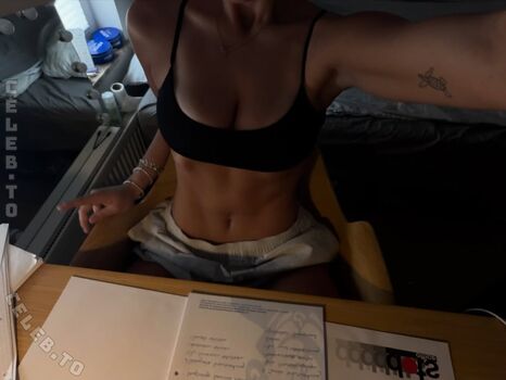 Full leaked Loulou fbl private onlyfans photo
