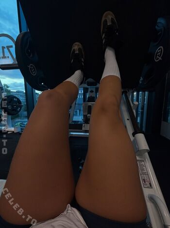 Full leaked Loulou fbl private onlyfans photo
