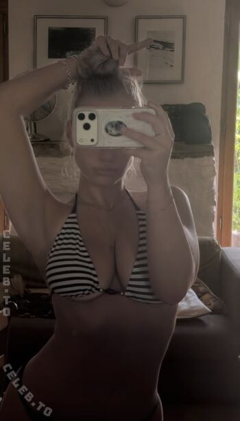 Full leaked Loulou fbl private onlyfans photo