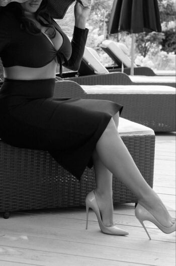 Full leaked Louloulacylondon private onlyfans photo