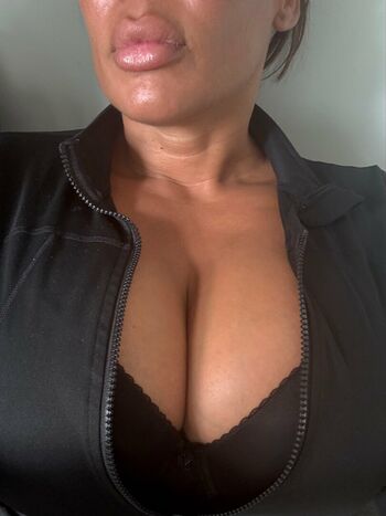 Full leaked Louloulacylondon private onlyfans photo