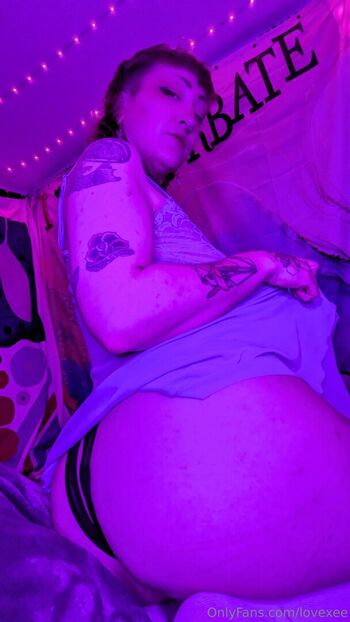 Full leaked Lovexee page private onlyfans photo