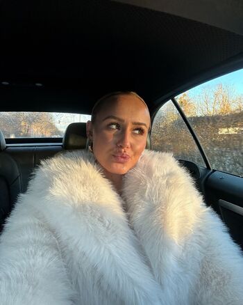 Full leaked Eve doll/ private onlyfans photo