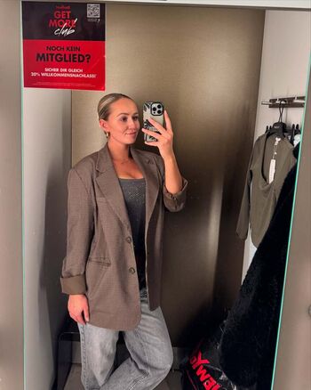 Full leaked Cherry english/ private onlyfans photo
