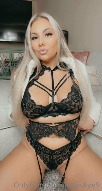 Full leaked Lunaskye  page private onlyfans photo