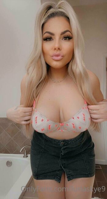 Full leaked Lunaskye private onlyfans photo