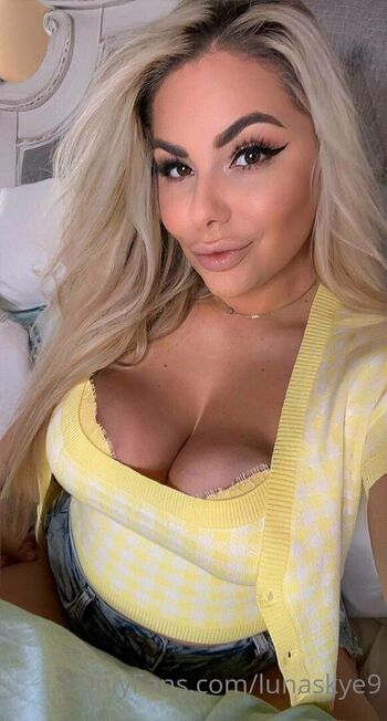 Full leaked Lunaskye private onlyfans photo