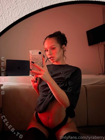 Full leaked Lyrafoxx private onlyfans photo