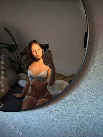 Full leaked Lyrafoxx private onlyfans photo