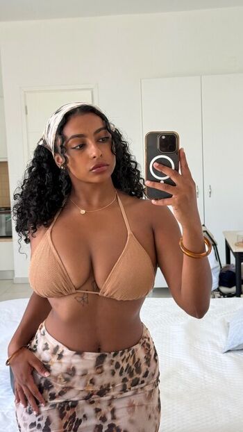 Mariahellie