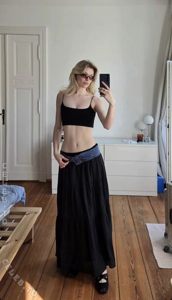Full leaked Merleperle page private onlyfans photo
