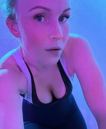 Full leaked Mia moon private onlyfans photo