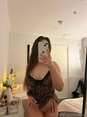 Full leaked Mia tayla private onlyfans photo