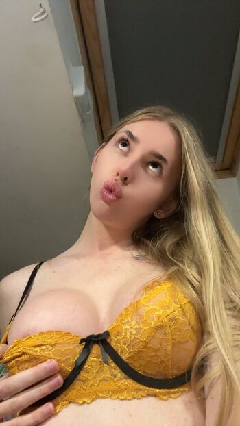 Full leaked Michellelol private onlyfans photo