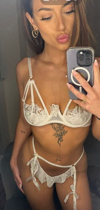 Full leaked Missshelly private onlyfans photo