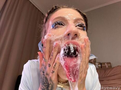 Mouthfetish Girls