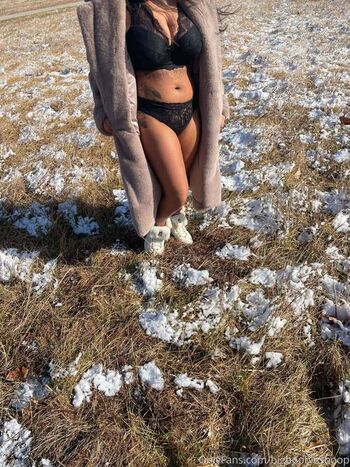 Full leaked Ms hourglassfree private onlyfans photo