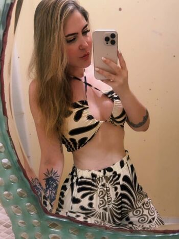 Full leaked Nahzinhaa private onlyfans photo