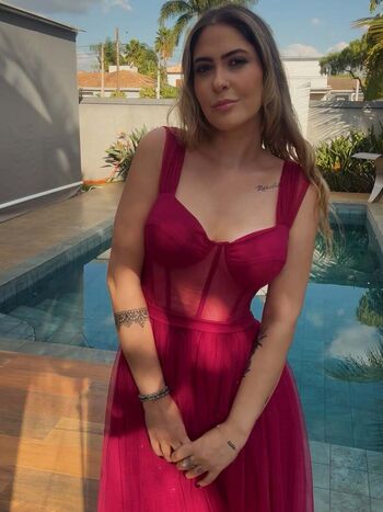 Full leaked Nahzinhaa private onlyfans photo