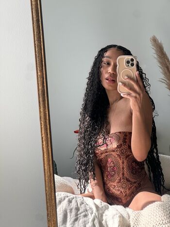 Nia Simone