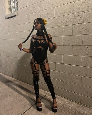 NikkiNix