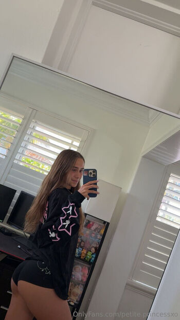 Full leaked Petite princessxo  page private onlyfans photo