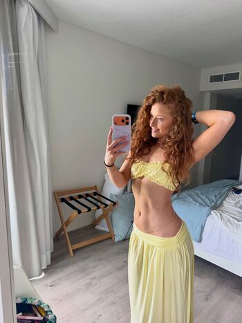 Full leaked Pheobeisginger page private onlyfans photo