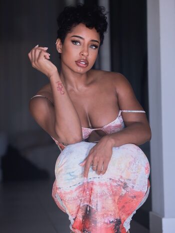 Full leaked Qimmah russo  page private onlyfans photo