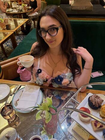 Full leaked Qveenjulia private onlyfans photo