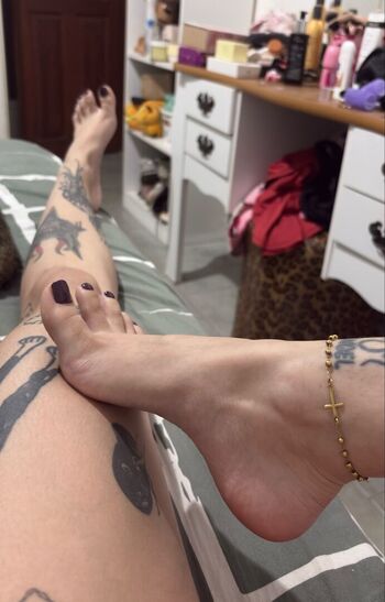 Full leaked Random girls feet private onlyfans photo