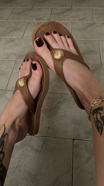 Full leaked Random girls feet private onlyfans photo