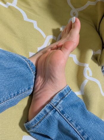 Full leaked Random girls feet private onlyfans photo