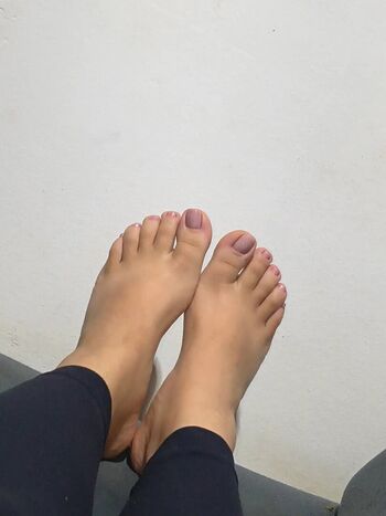 Full leaked Random girls feet private onlyfans photo