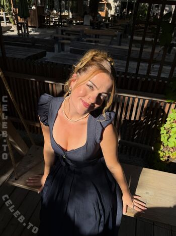 Full leaked Romina jana private onlyfans photo