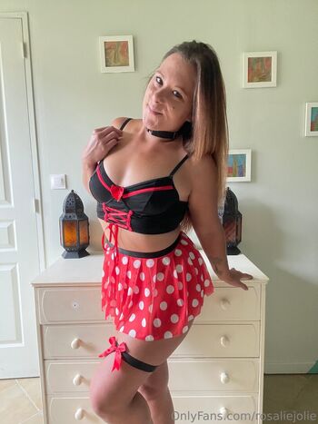 Full leaked Rosaliejolie private onlyfans photo