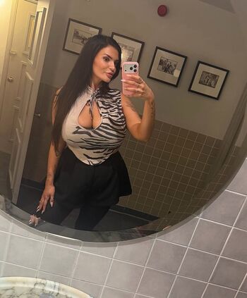 Full leaked Rosieeeamberr private onlyfans photo
