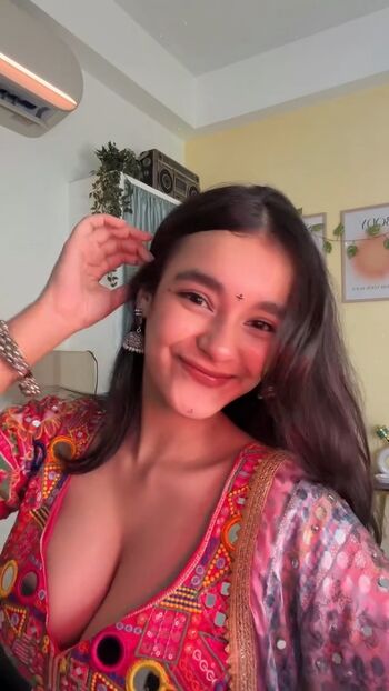 Full leaked Sakshi pandey private onlyfans photo