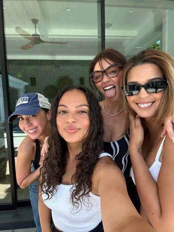 Full leaked Sarah hyland page private onlyfans photo